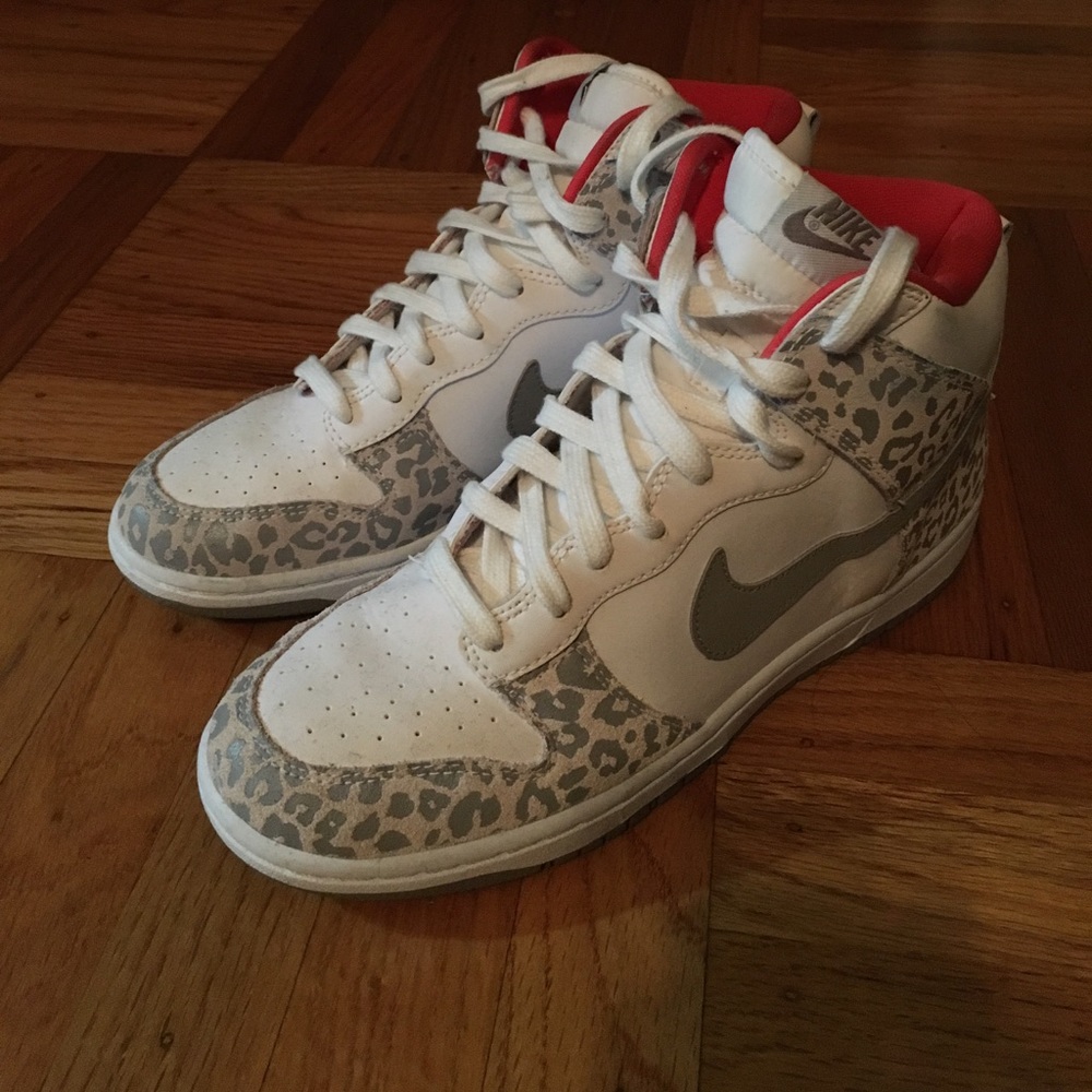 Nike Dunk High Top Snow Leopard