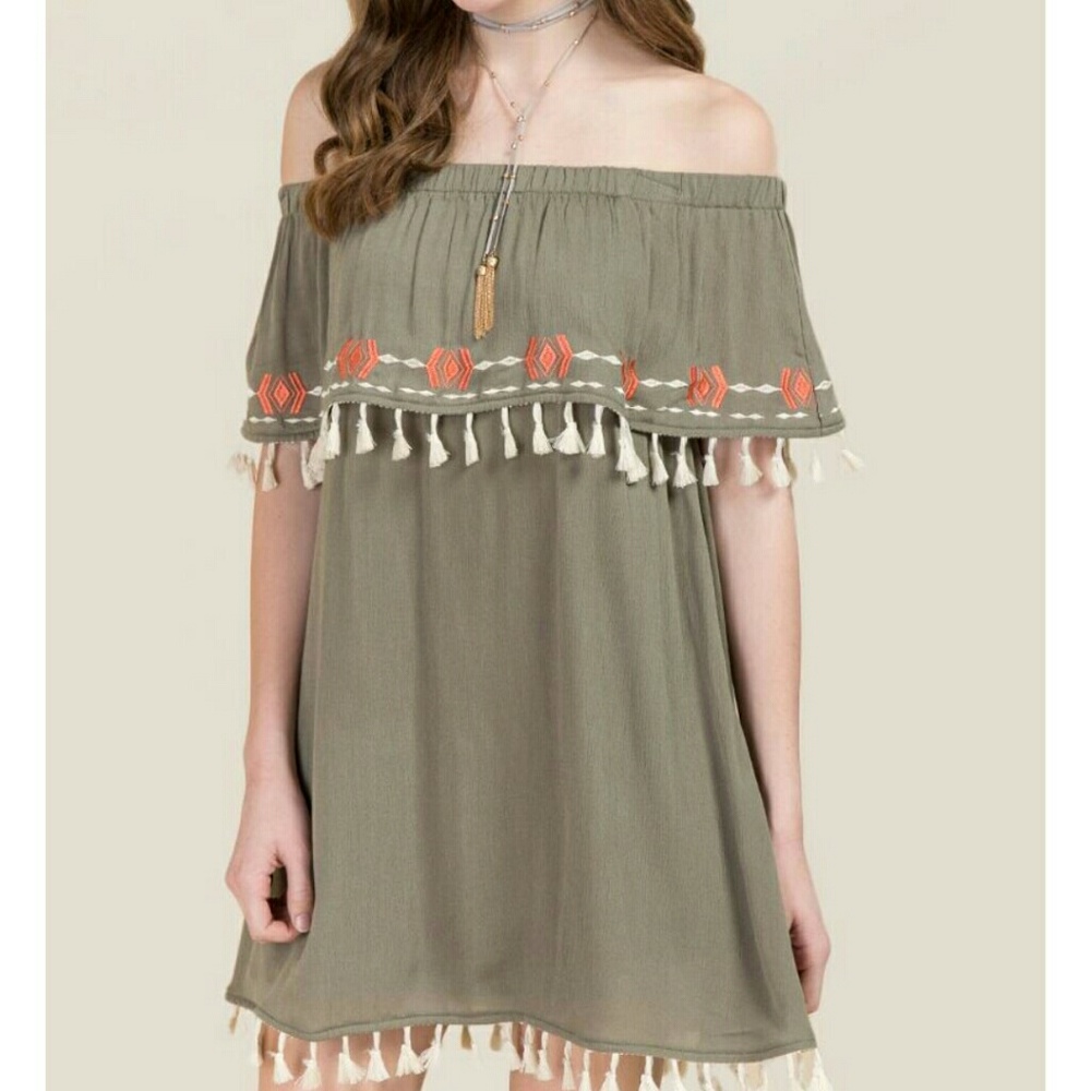 🚨Flash Sale FRANCESCA'S DESIGNER OLIVE GREEN DRESS