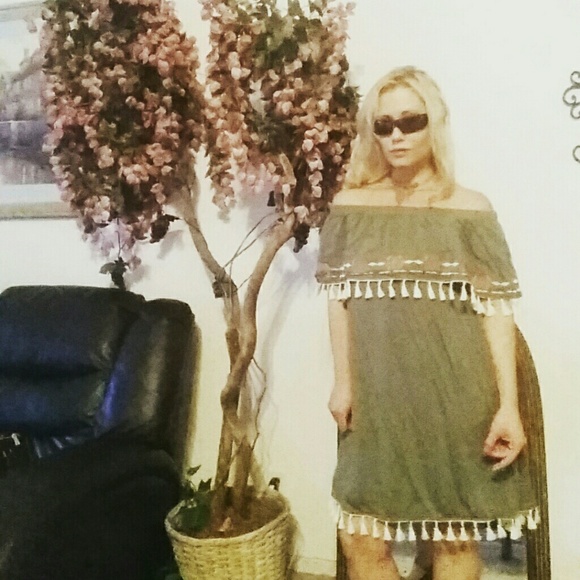 🚨Flash Sale FRANCESCA'S DESIGNER OLIVE GREEN DRESS - Picture 2 of 3