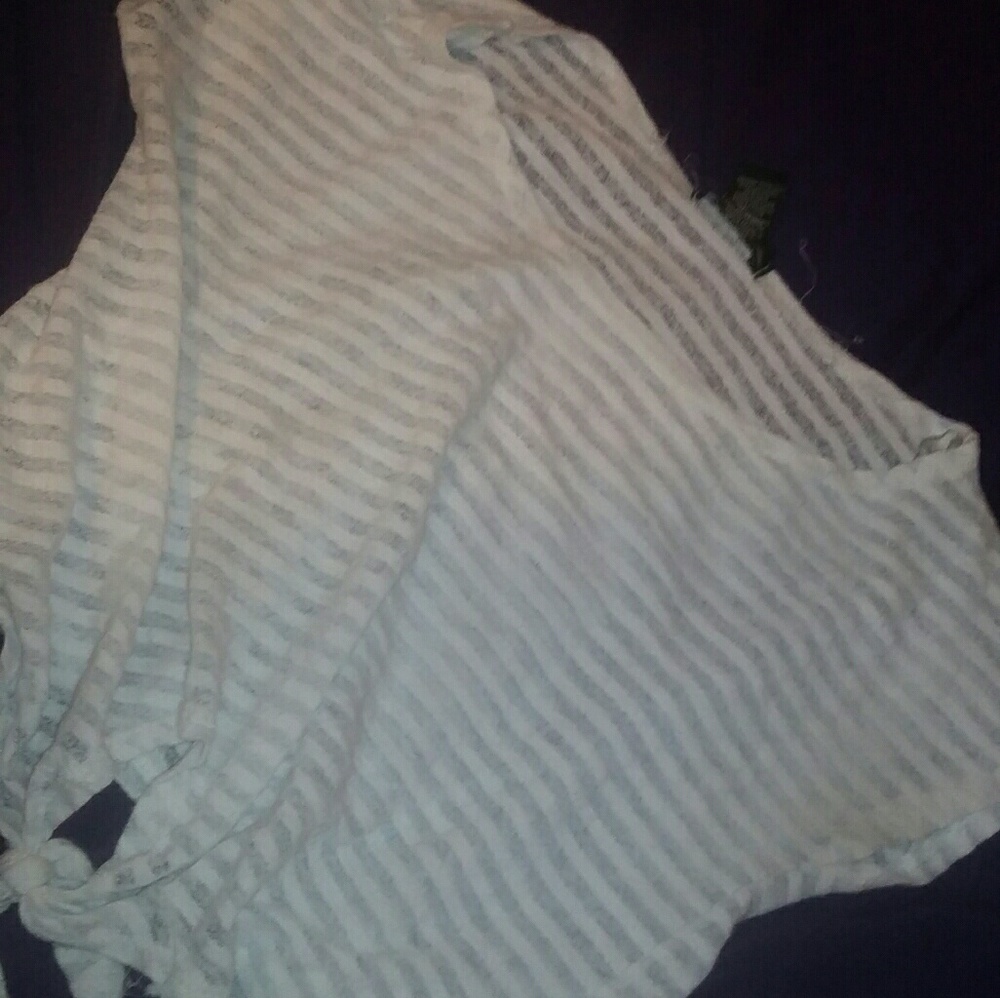 CROP TOP MESH STRIPES.