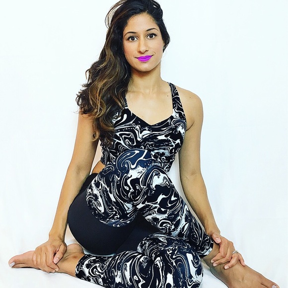 NEW High Waisted Marble Print Leggings - Picture 5 of 5