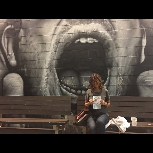 Meet your Posher, Nicole - Picture 1 of 1