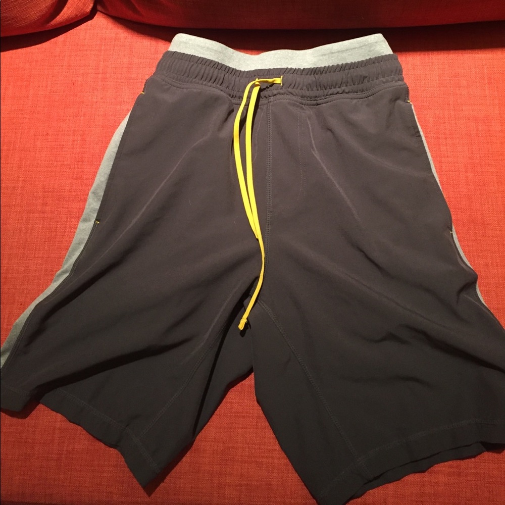 Fabletics men workout shorts with liner