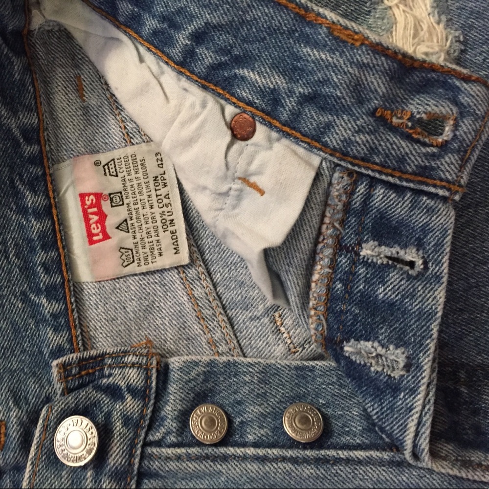 Distressed high-waisted denim shorts! - Picture 2 of 3