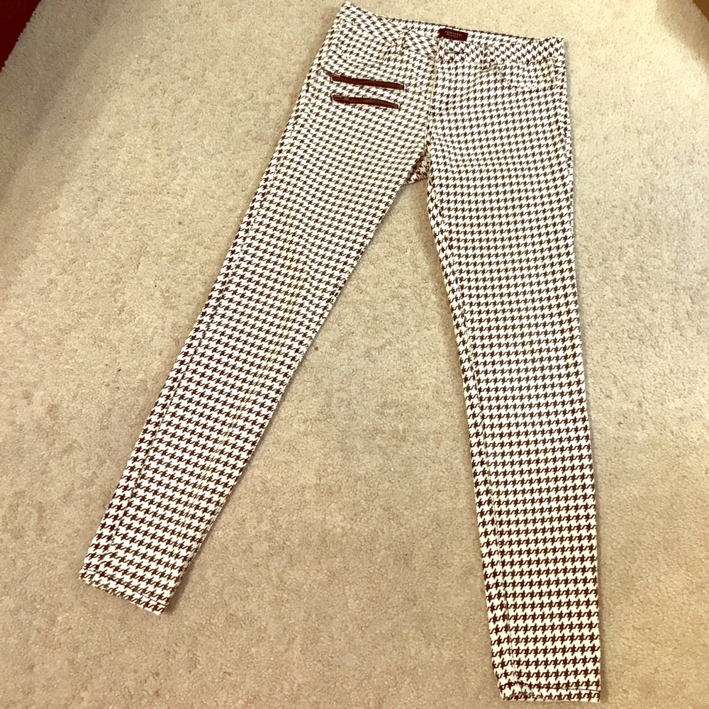 Houndstooth printed skinny pants