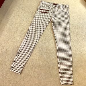Houndstooth printed skinny pants