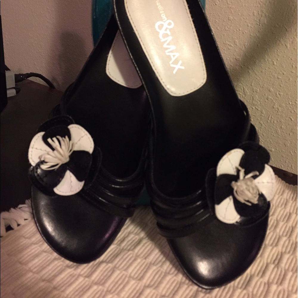 Madison & MAX slide sandals