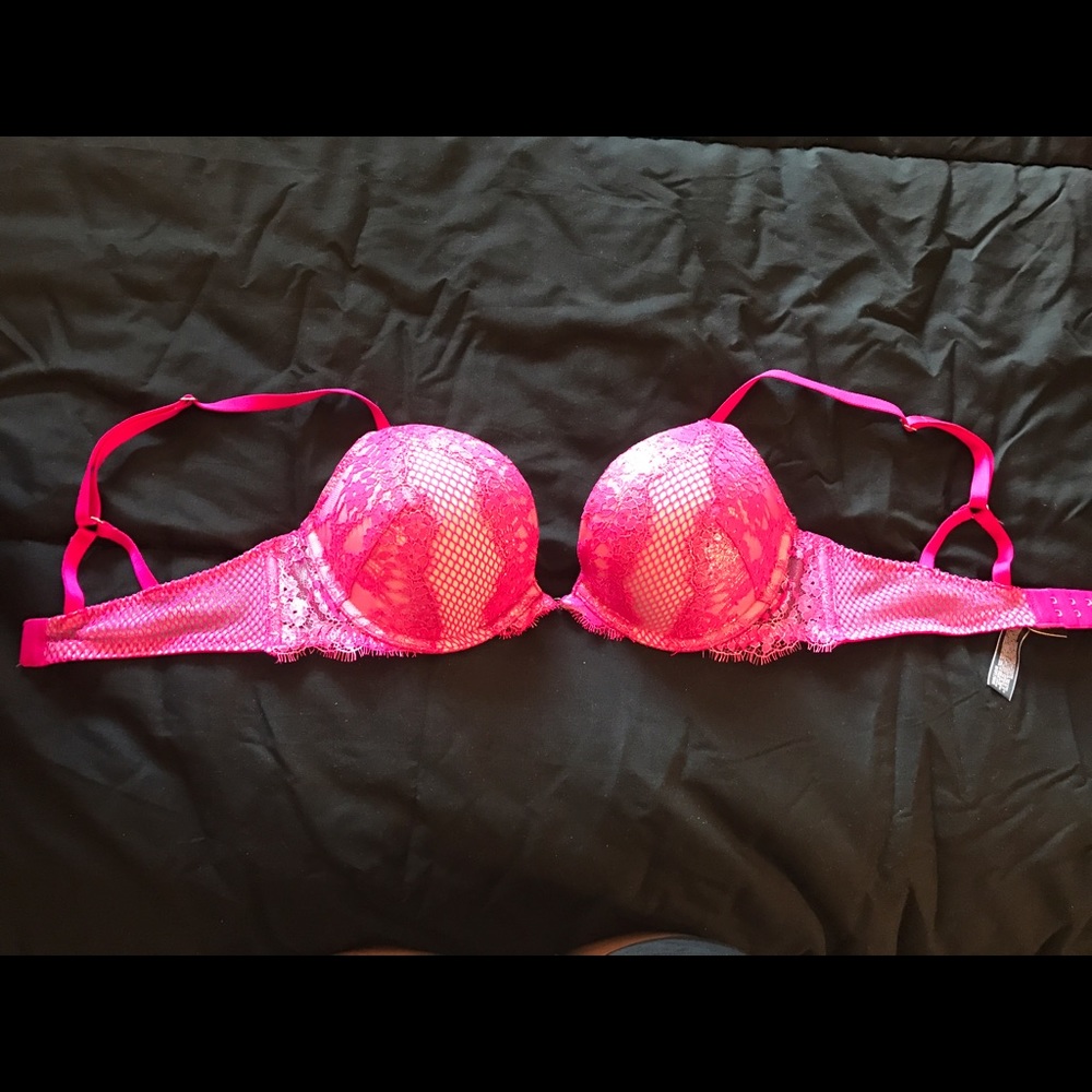 Victoria Secrets bombshell bra pink