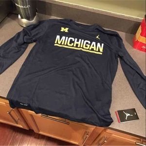 Michigan Wolverines shirt