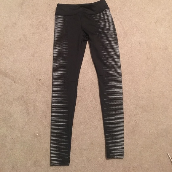 Black forever 21 leggings - Picture 3 of 4