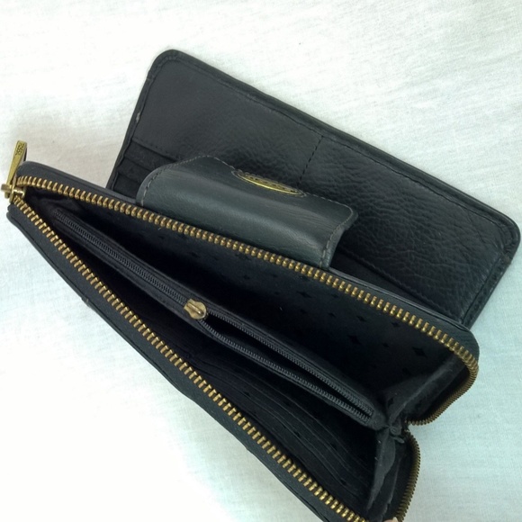 Hand painted pitbull dogs on Fossil wallet - Picture 3 of 6