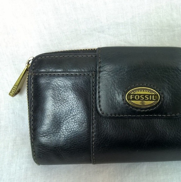 Hand painted pitbull dogs on Fossil wallet - Picture 5 of 6