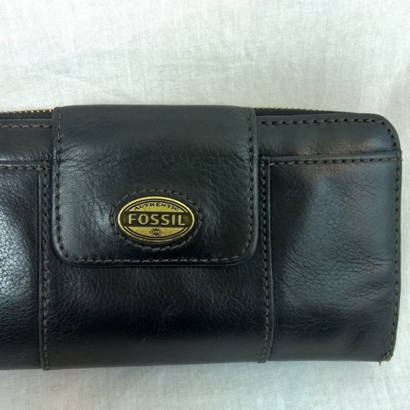 Hand painted pitbull dogs on Fossil wallet - Picture 6 of 6