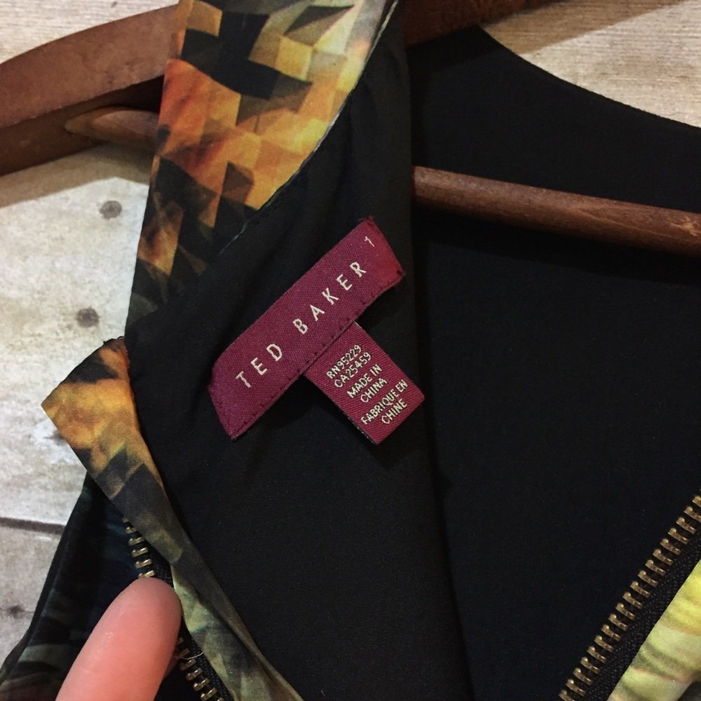 ❌SOLD❌Ted Baker | Abstract Print Shift Dress - Picture 7 of 7