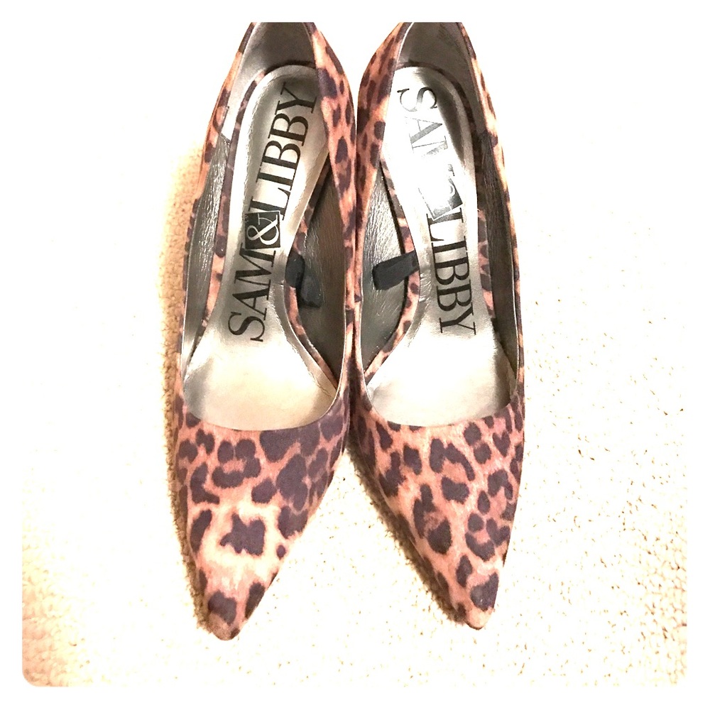 Leopard pumps