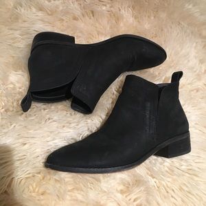 Black suede Dolce Vita Tessey boots