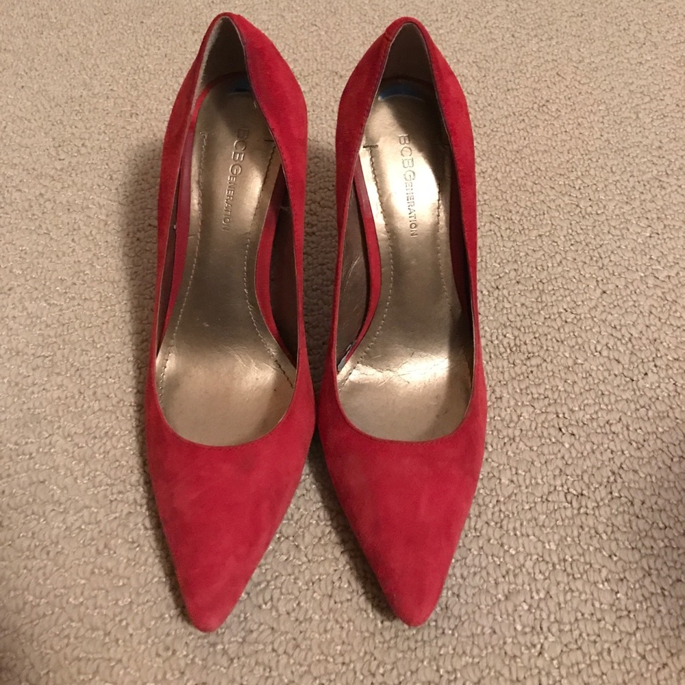 Red pumps.