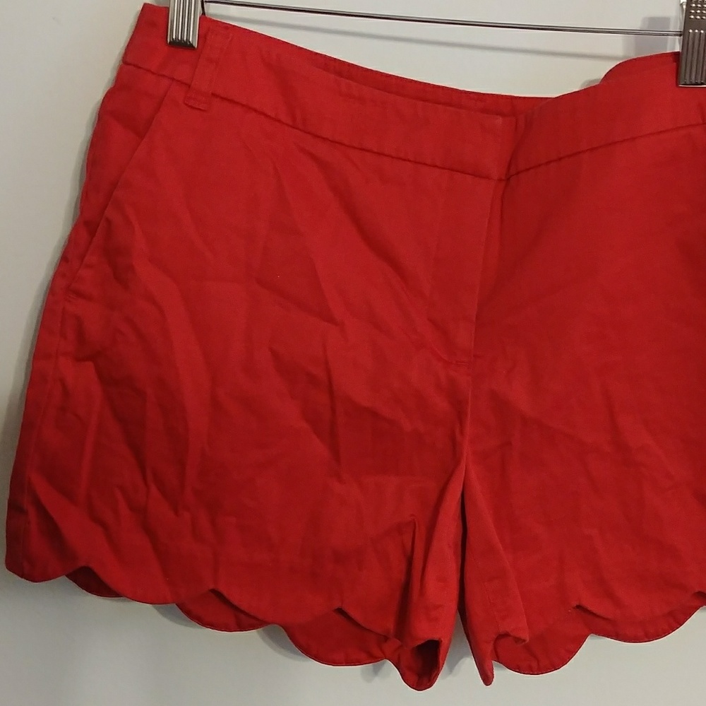 Scalloped bottom bright red shorts SZ 8