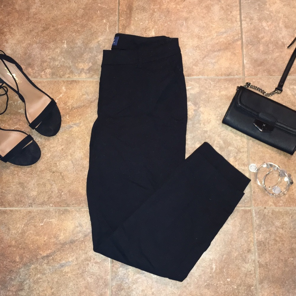 *MOVING SALE*BUY NOW* Old Navy Cropped Pant