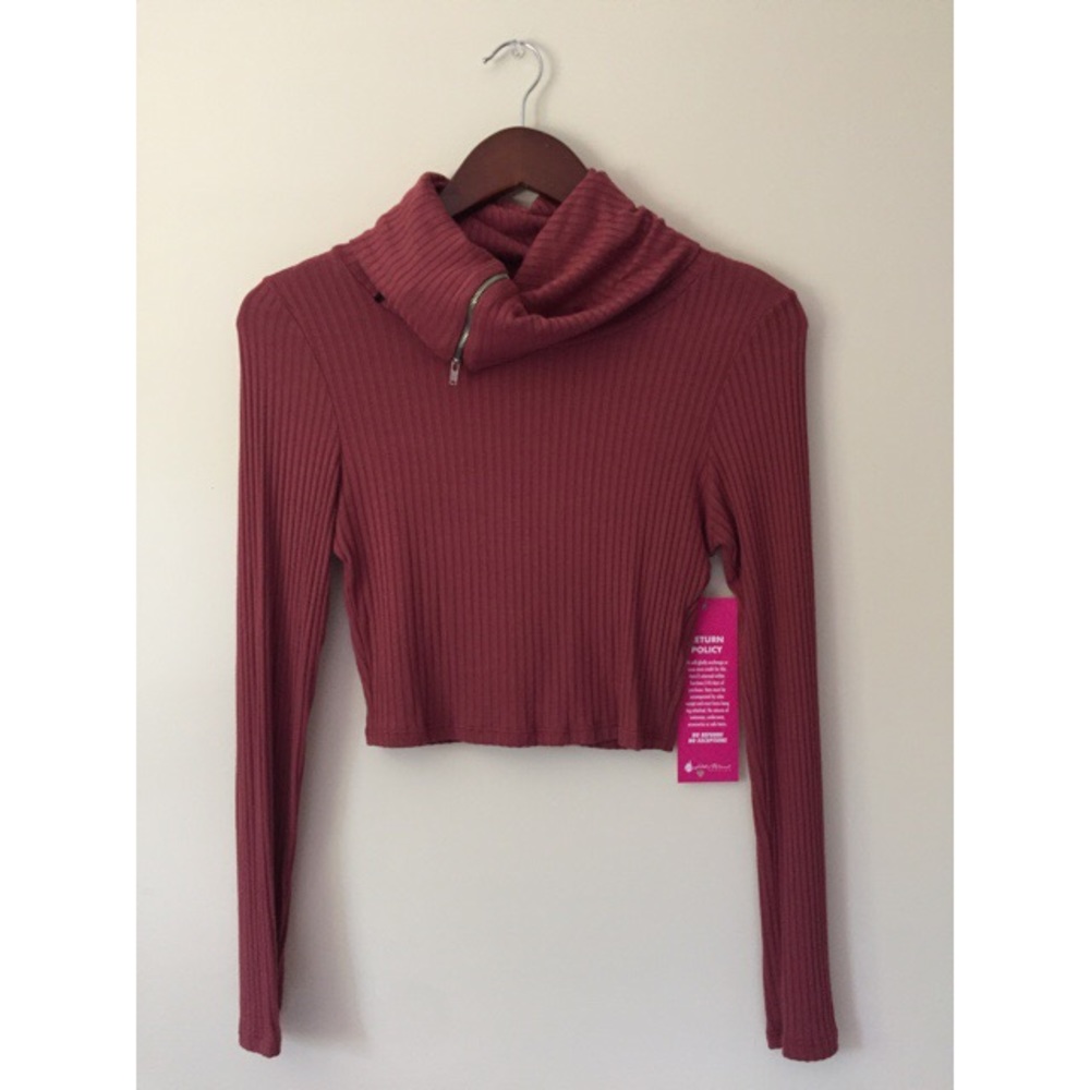 Loose Turtleneck Crop Top