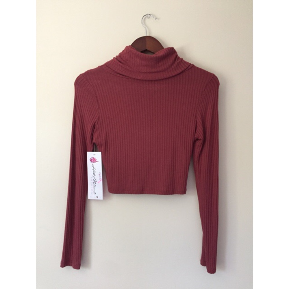 Loose Turtleneck Crop Top - Picture 2 of 2