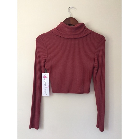 Loose Turtleneck Crop Top - Picture 2 of 2