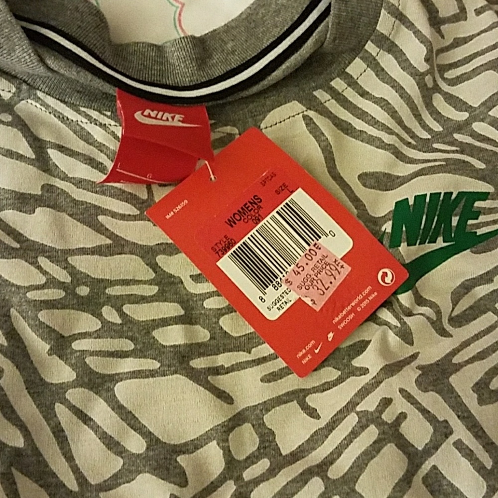 Nike top - Picture 2 of 4