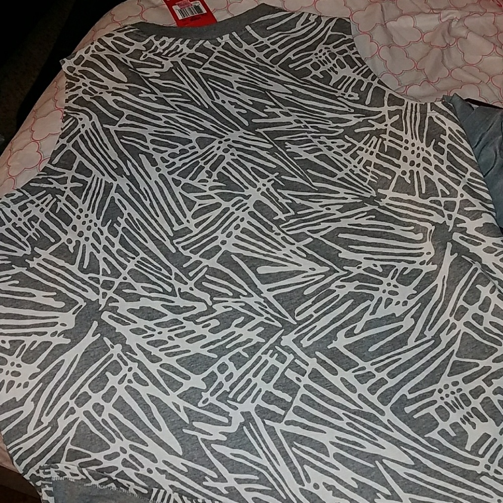 Nike top - Picture 3 of 4