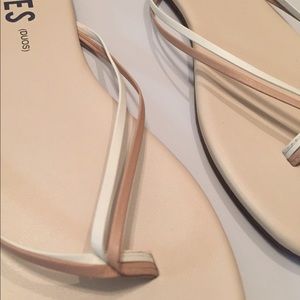 Tkees Duos - Nude Flip Flops - New (Tried in on