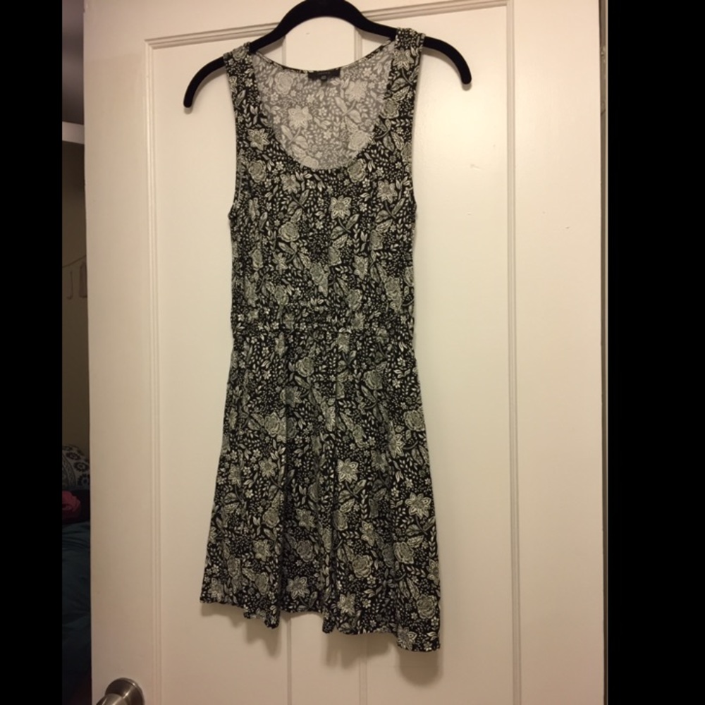 Aritzia Talula Roppongi Dress Floral B&W size XXS