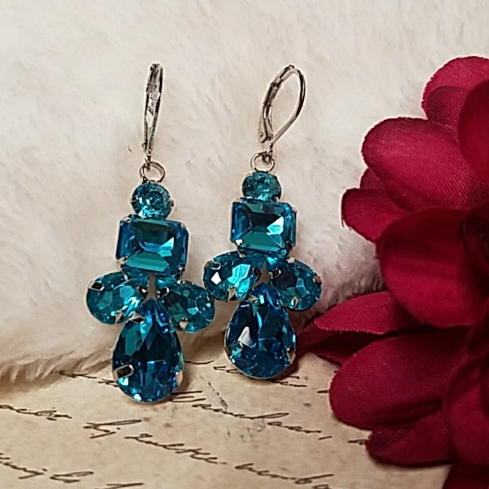 E897 2" Blue Geoshaped Crystal Drop Earrings - Picture 4 of 10