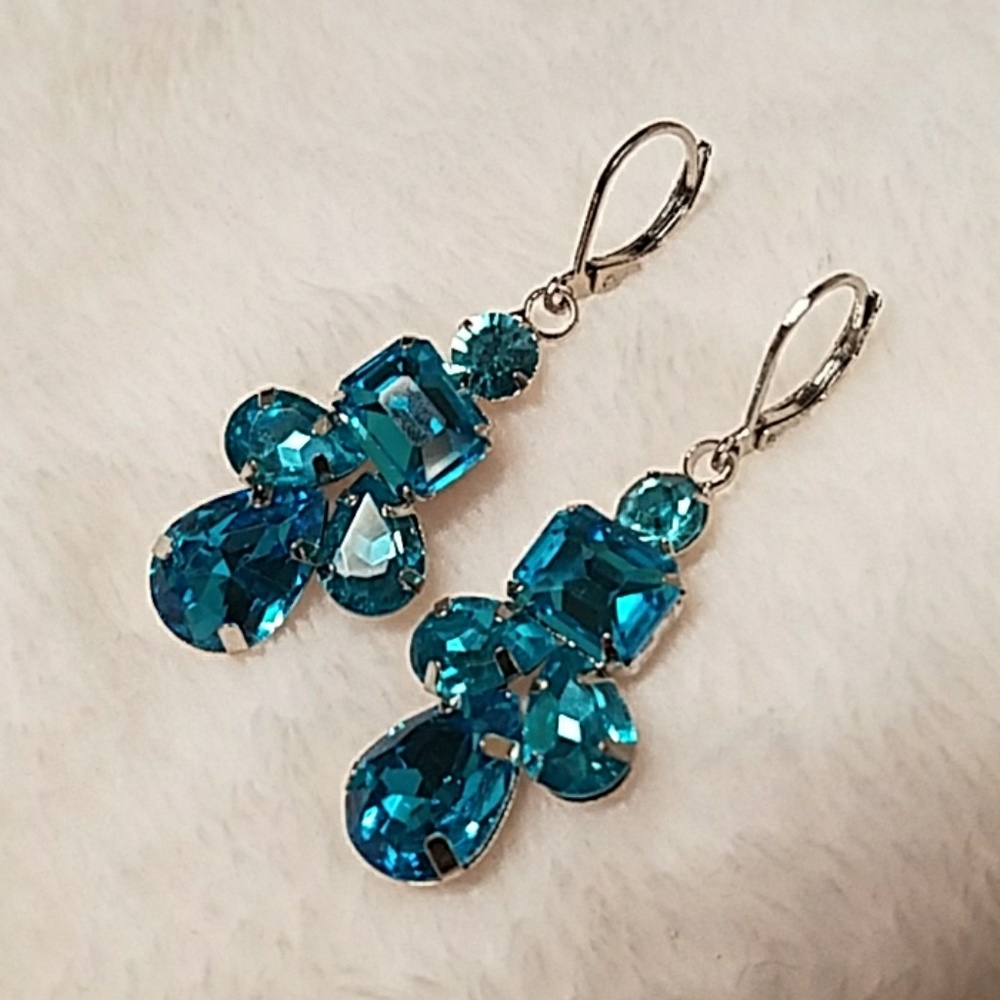E897 2" Blue Geoshaped Crystal Drop Earrings - Picture 5 of 10