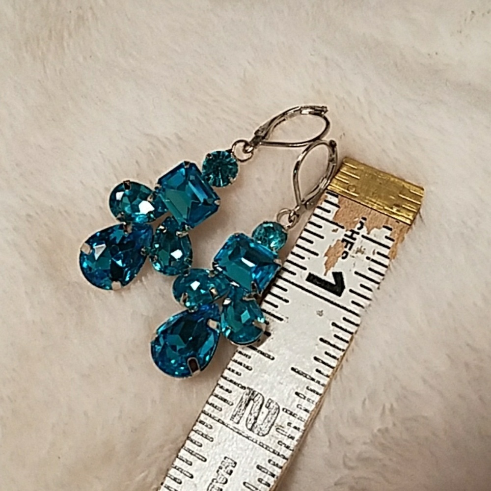 E897 2" Blue Geoshaped Crystal Drop Earrings - Picture 6 of 10