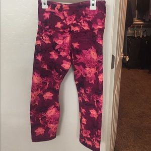 Old Navy Active crops - size S