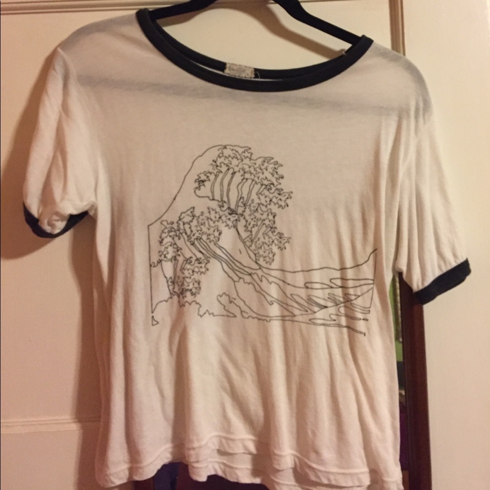 Brandy Melville wave t-shirt