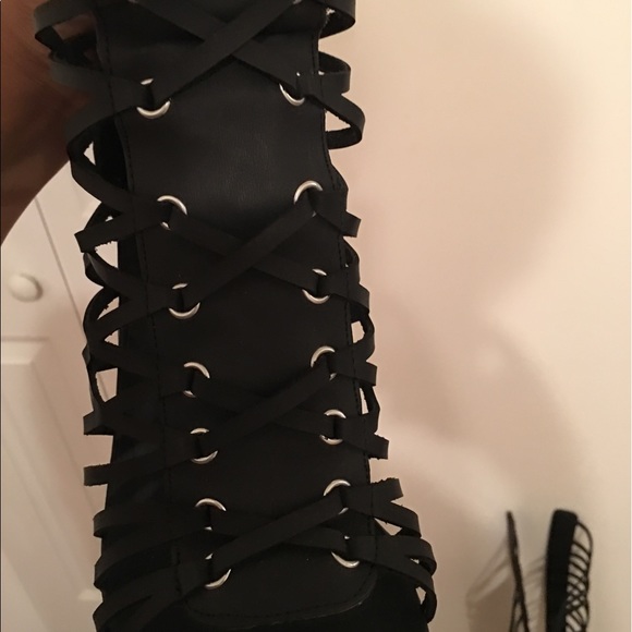 Ashley Stewart Black 11W Gladiator Sandals - Picture 8 of 8