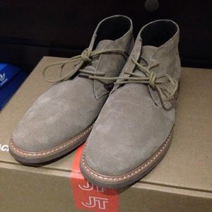 SUEDE BEIGE CHUKKA BOOT!