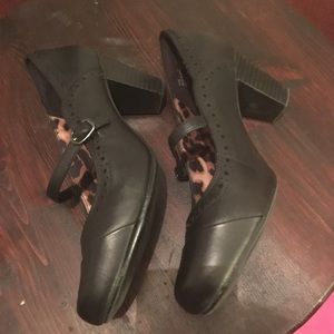 Clarks Mary Jane Heels EUC