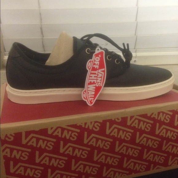Black/white Vans Shoes - Picture 1 of 4