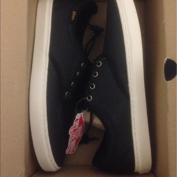 Black/white Vans Shoes - Picture 2 of 4