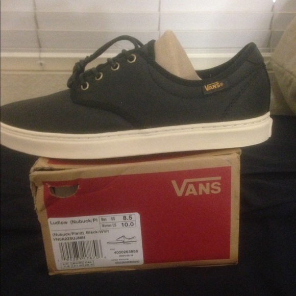 Black/white Vans Shoes - Picture 3 of 4