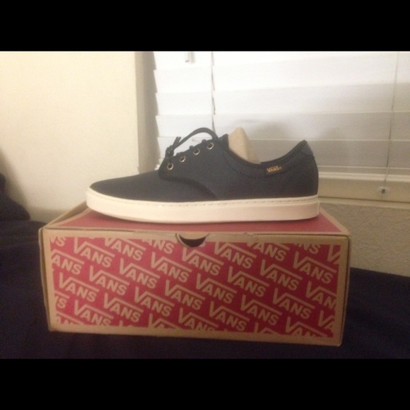 Black/white Vans Shoes - Picture 4 of 4