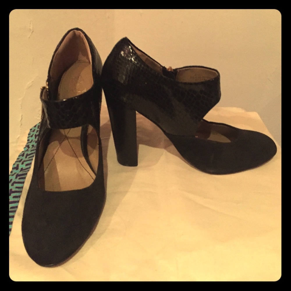 Isola Black Heels