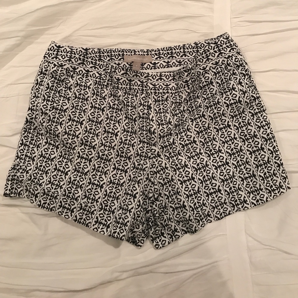 Banana Republic Printed Chino Shorts