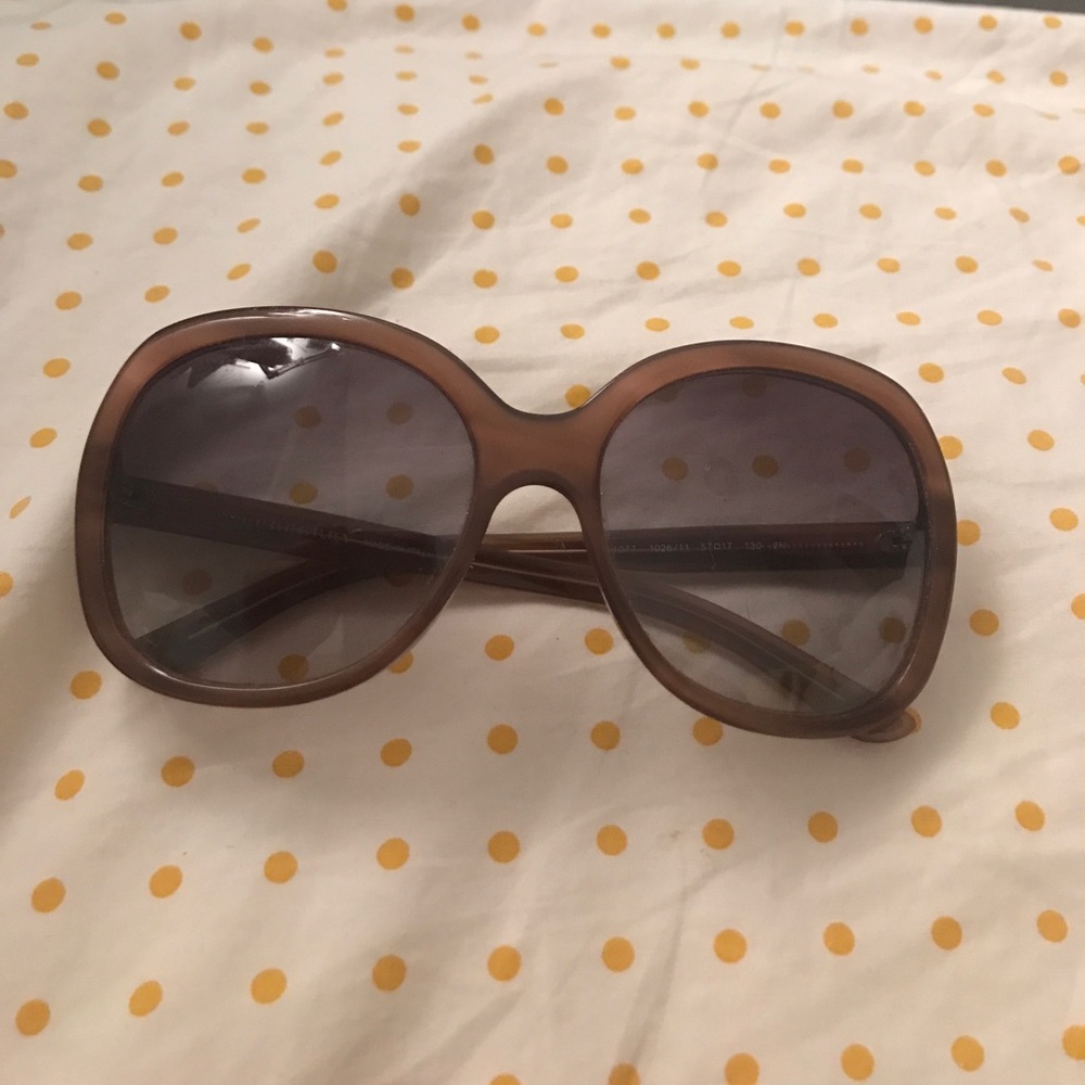 Burberry sunnies!