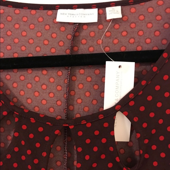 Keyhole Top - Picture 3 of 6