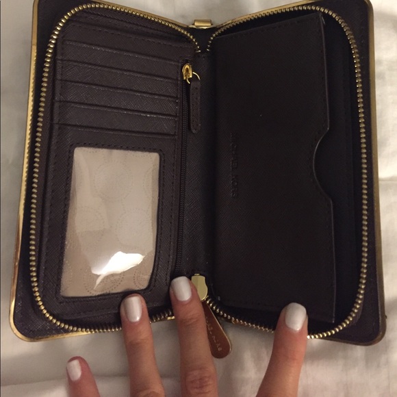 Michael Kors wallet - Picture 2 of 2