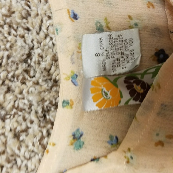 Beautiful blouse - Picture 2 of 2