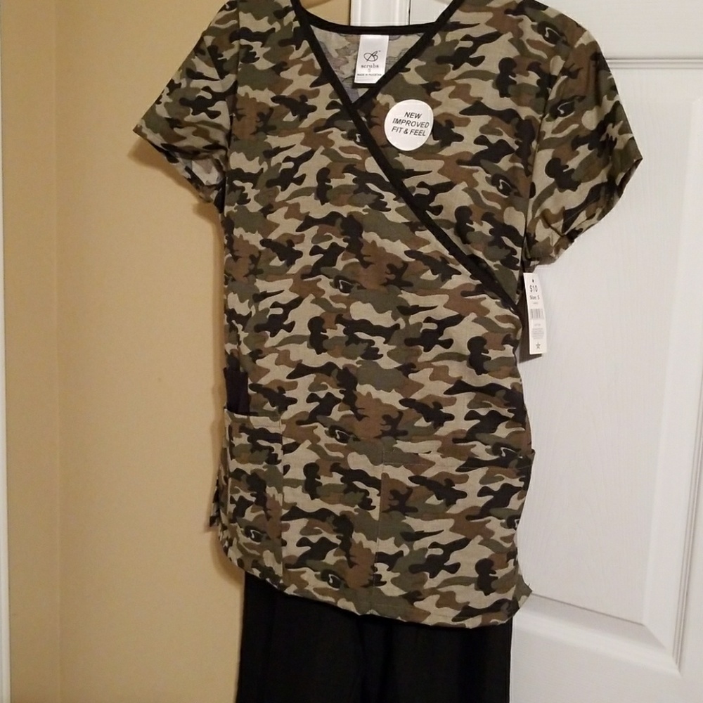 Camo Ladies Scrub Set