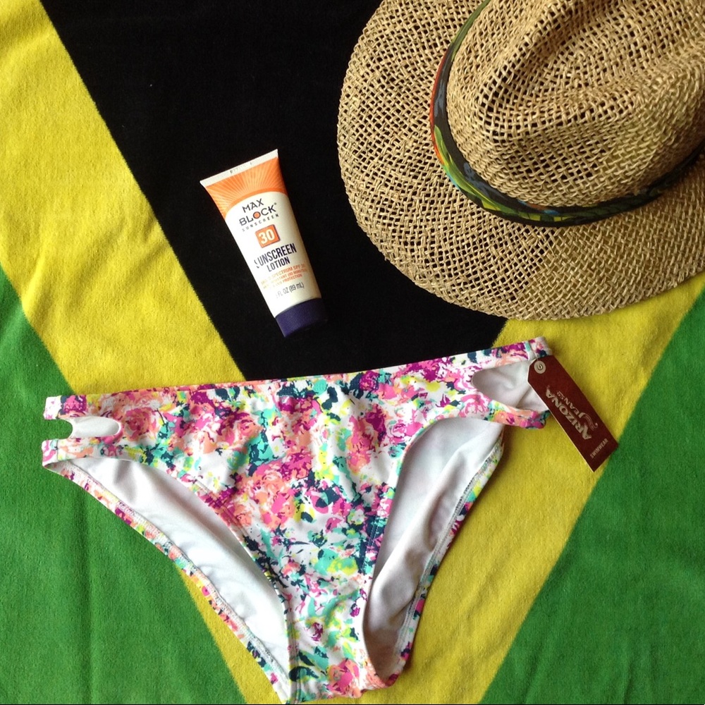 NWT Floral Print Cutout Bikini Bottoms